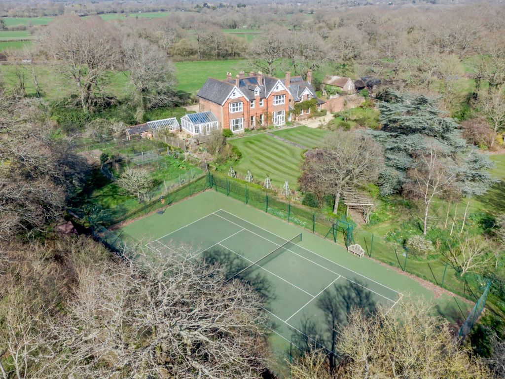 Property photo 3 of 33 Danefold House