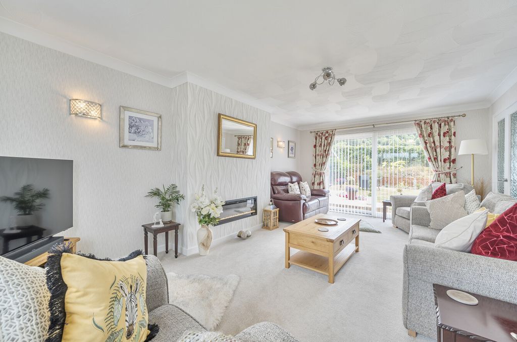 Property photo 3 of 20 Living Room