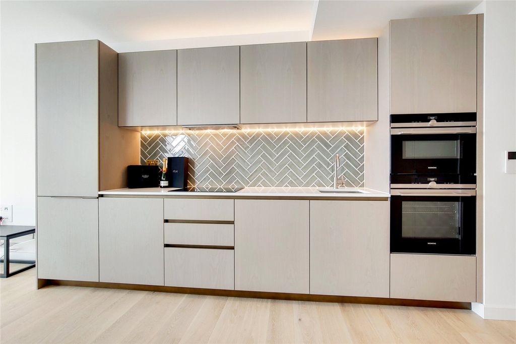 Property photo 2 of 11 Picture No. 24