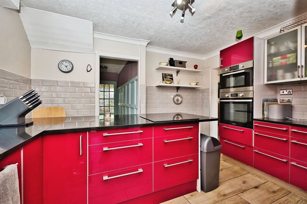 Property photo 2 of 19