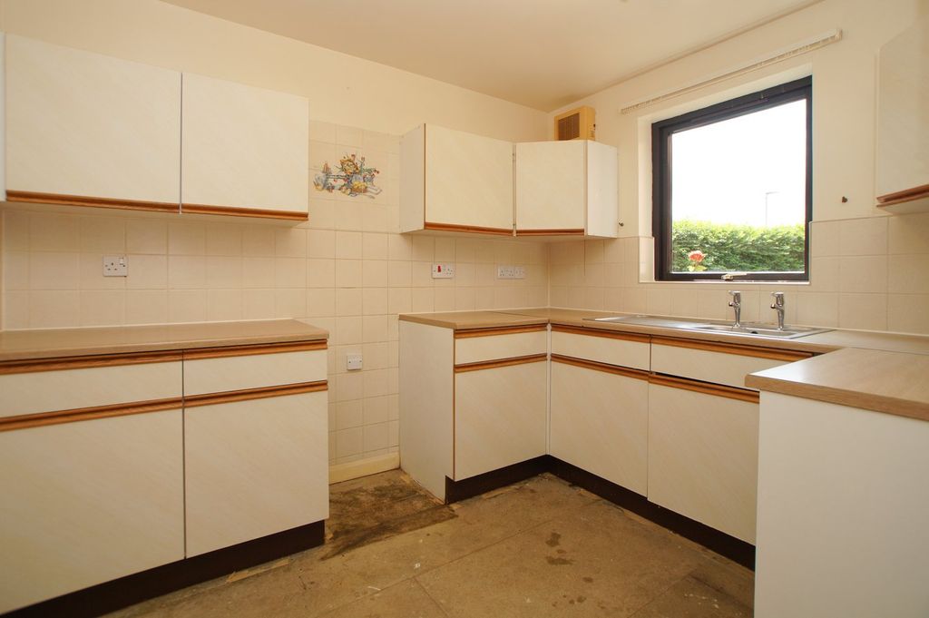 Property photo 2 of 16 Kitchen