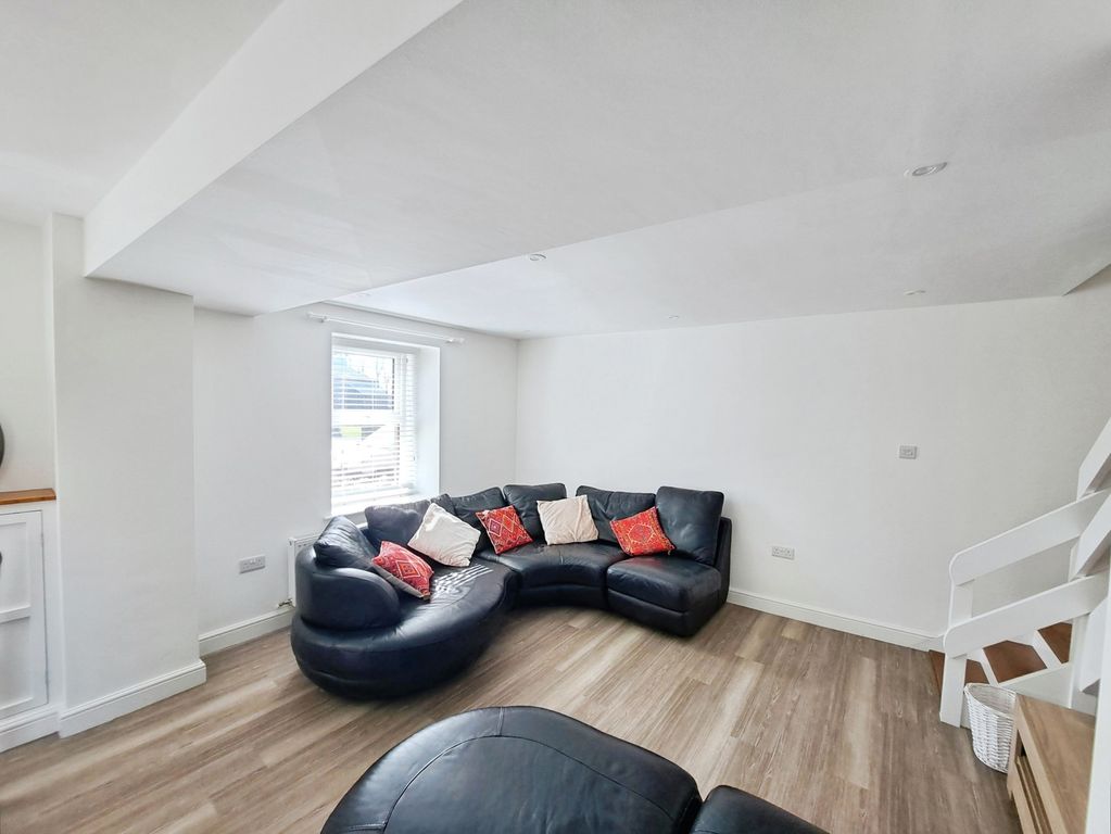 Property photo 3 of 13 Lounge Area