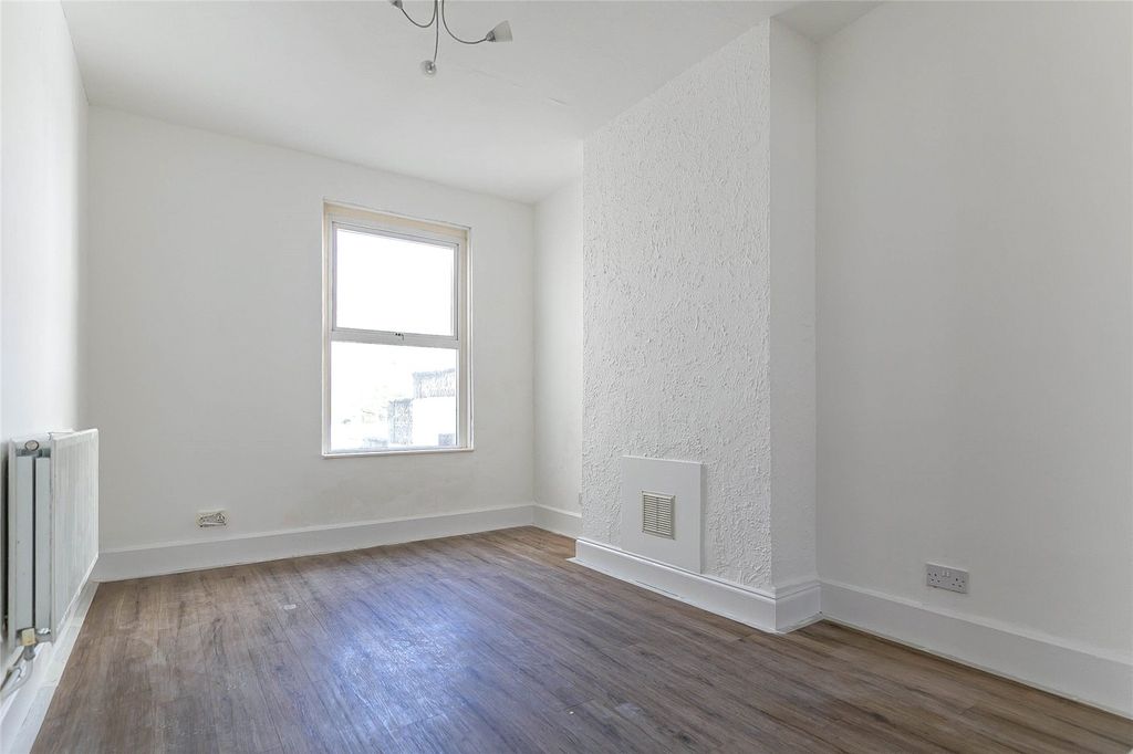 Property photo 3 of 13 Picture No. 05