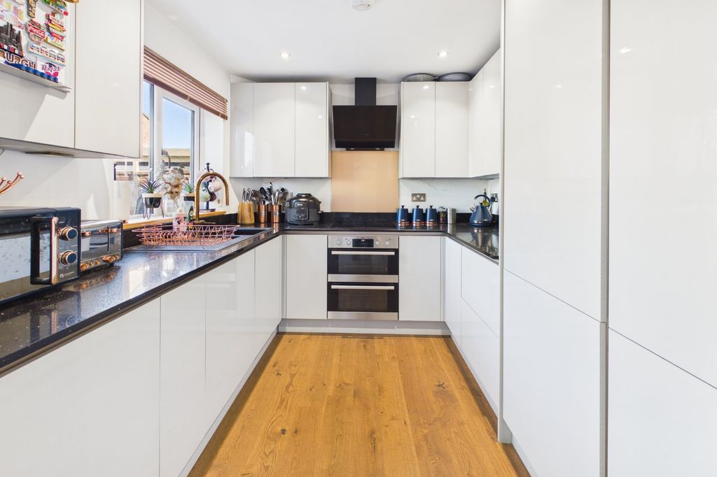 Property photo 3 of 13 Kitchen