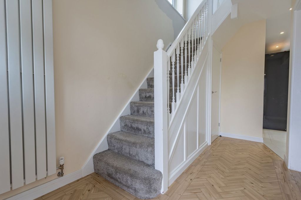Property photo 3 of 28