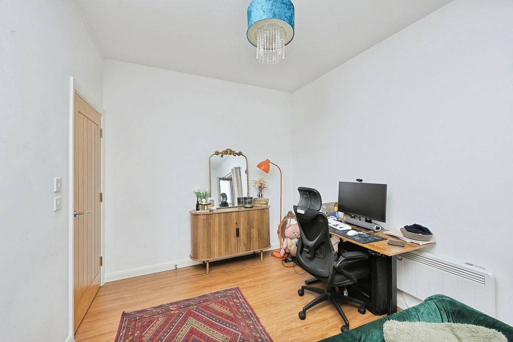 Property photo 3 of 6