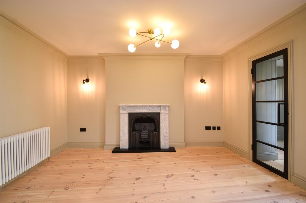 Property photo 3 of 17 Living Room