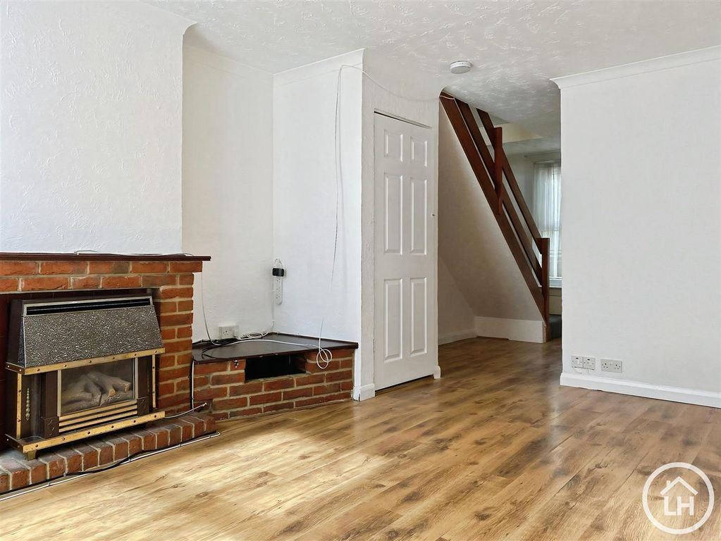 Property photo 3 of 13 Lounge