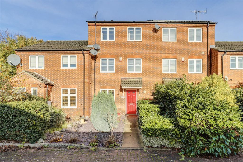 Property photo 1 of 25