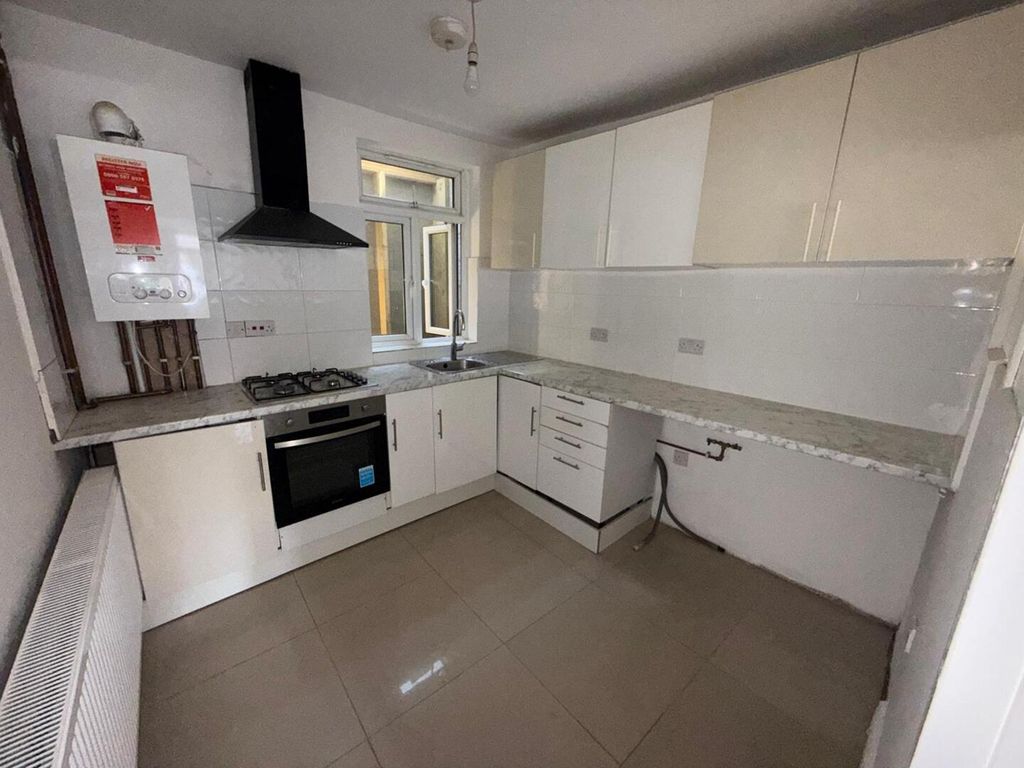 Property photo 2 of 5 Kitchen