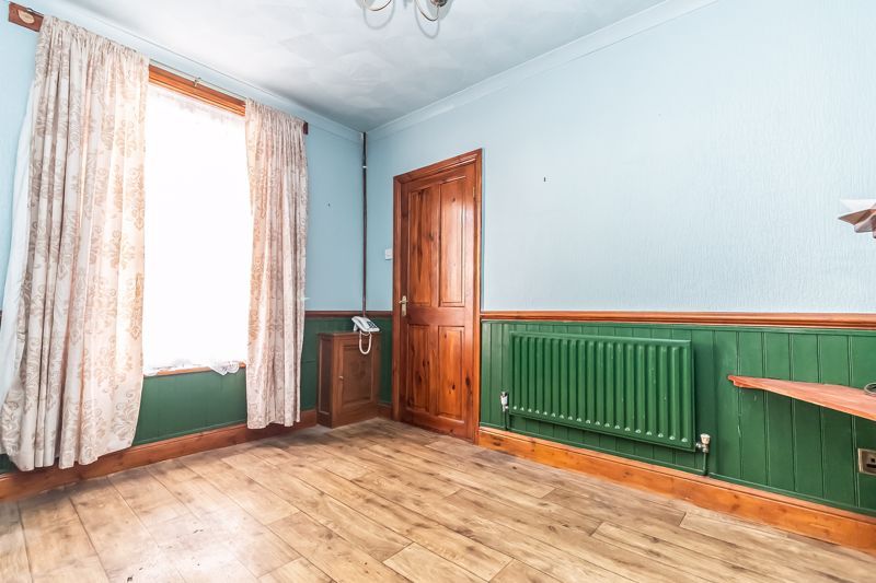 Property photo 2 of 15 .