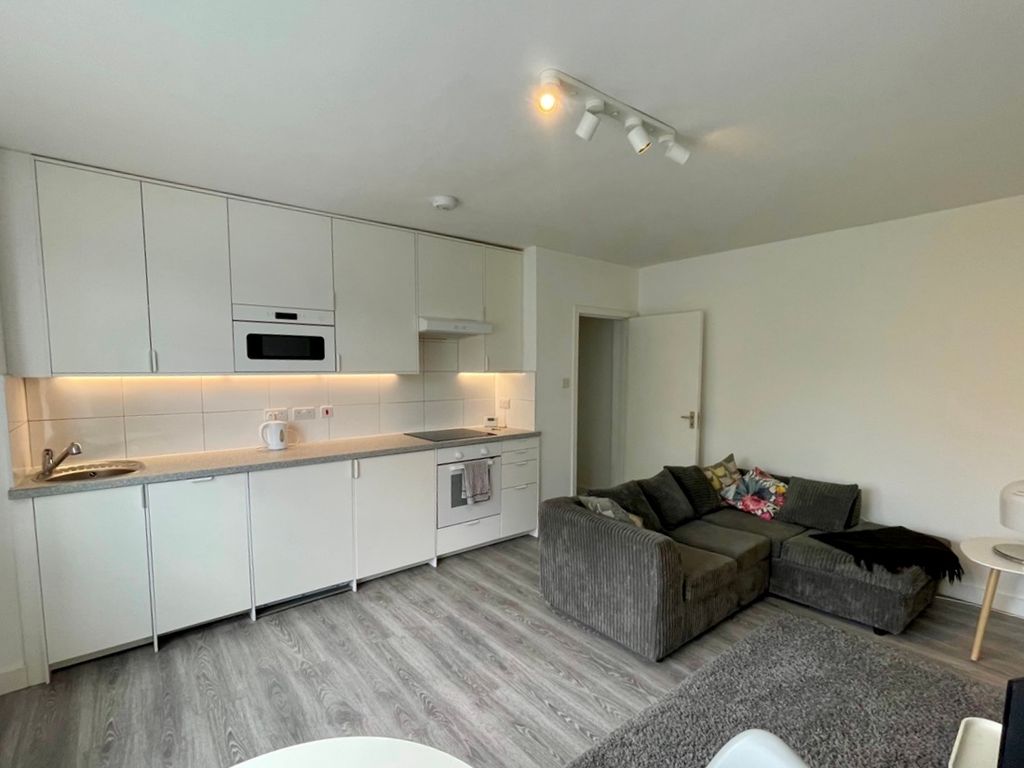 Property photo 1 of 9 Photo 0