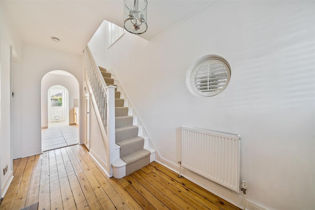 Property photo 2 of 24 1388407-4-693Aa2Ef89d8c.Jpg