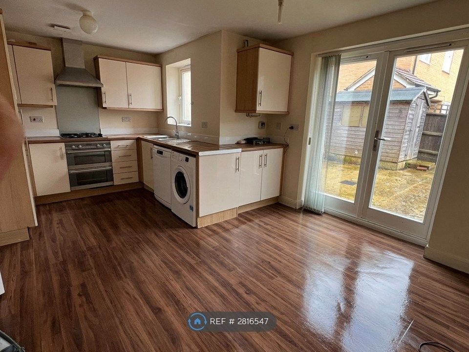 Property photo 3 of 19 Kitchen