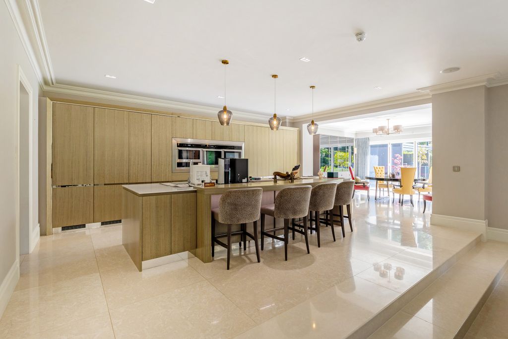 Additional image 6 of 6 bed property for saleRegent's Walk, Ascot, Berkshire SL5