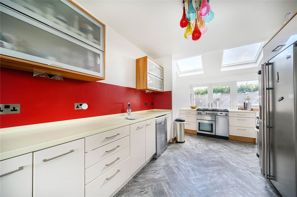 Property photo 2 of 27 Picture No. 12