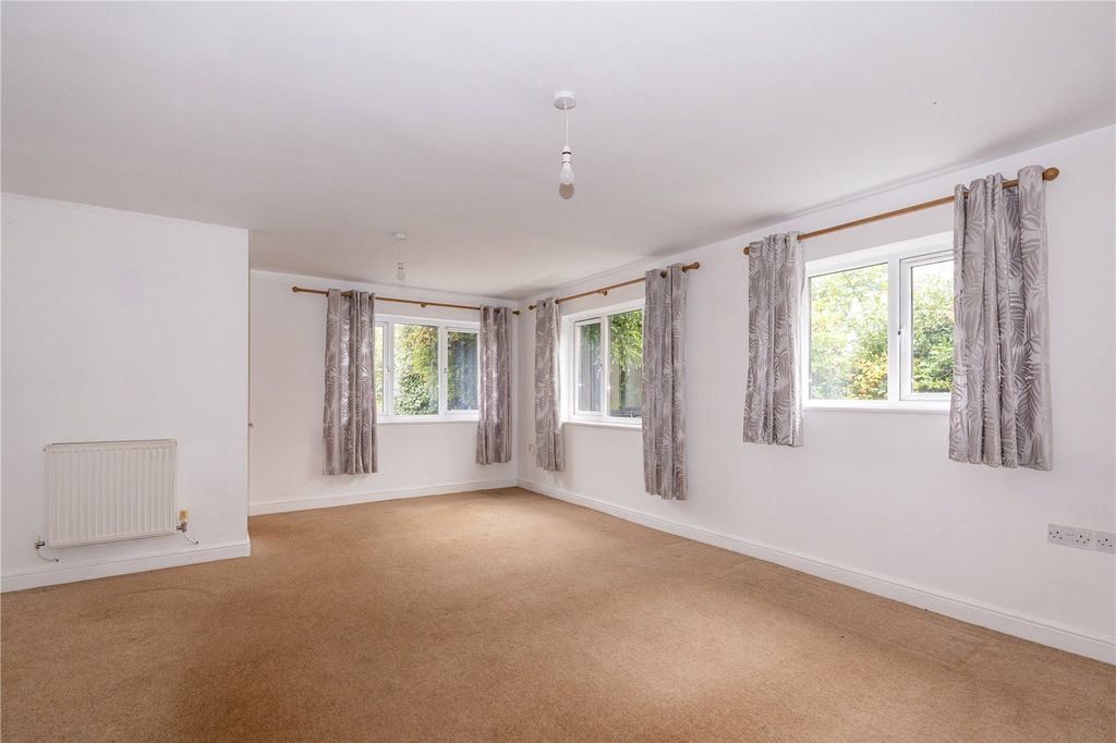 Property photo 3 of 15 Picture No. 01