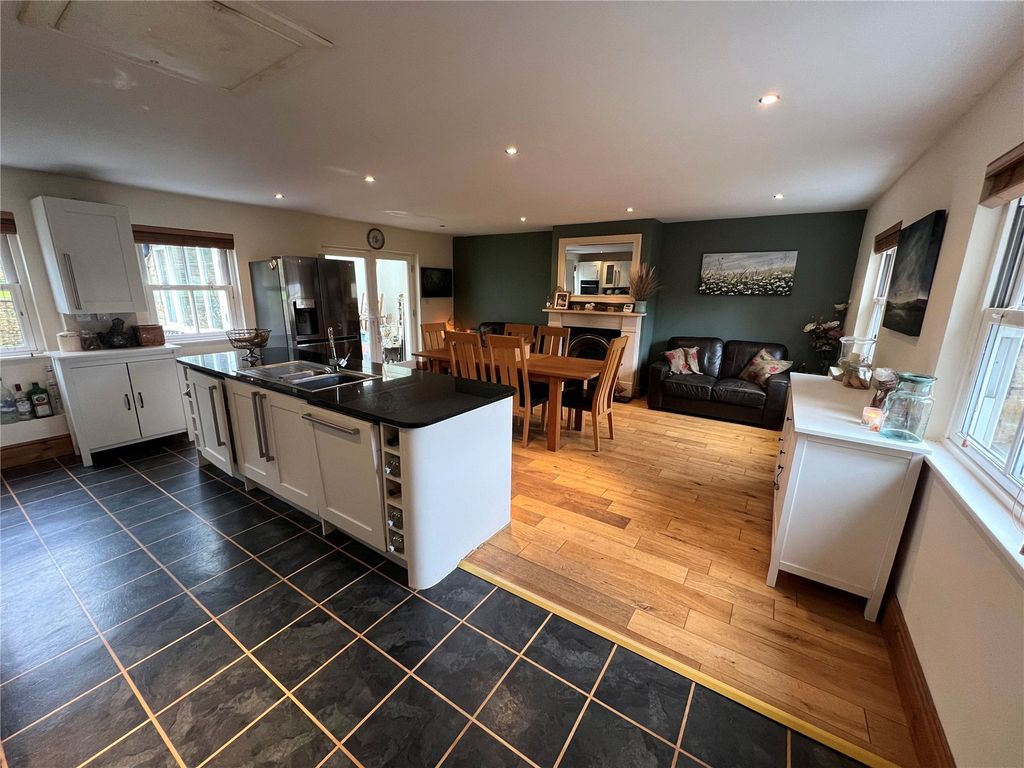 Property photo 2 of 20 Family Kitchen Diner