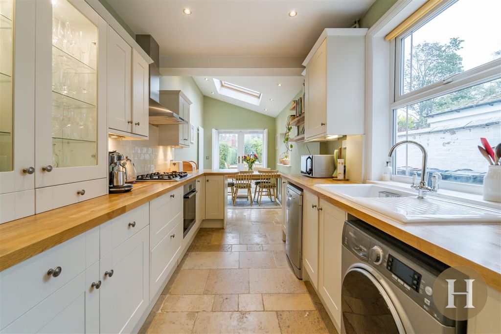 Property photo 3 of 41 Hadleigh Estate Agents-20.Jpg