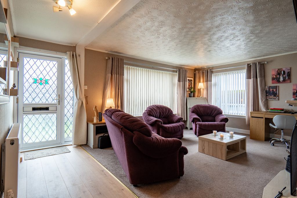 Property photo 3 of 37