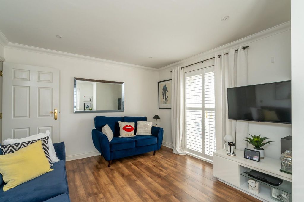 Property photo 3 of 11 Lounge Diner (2).Jpg