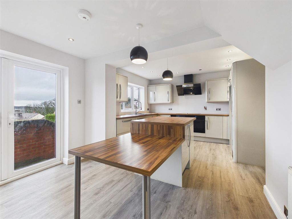 Property photo 2 of 26 Cam05476G0-Pr0124-Still017.Jpg