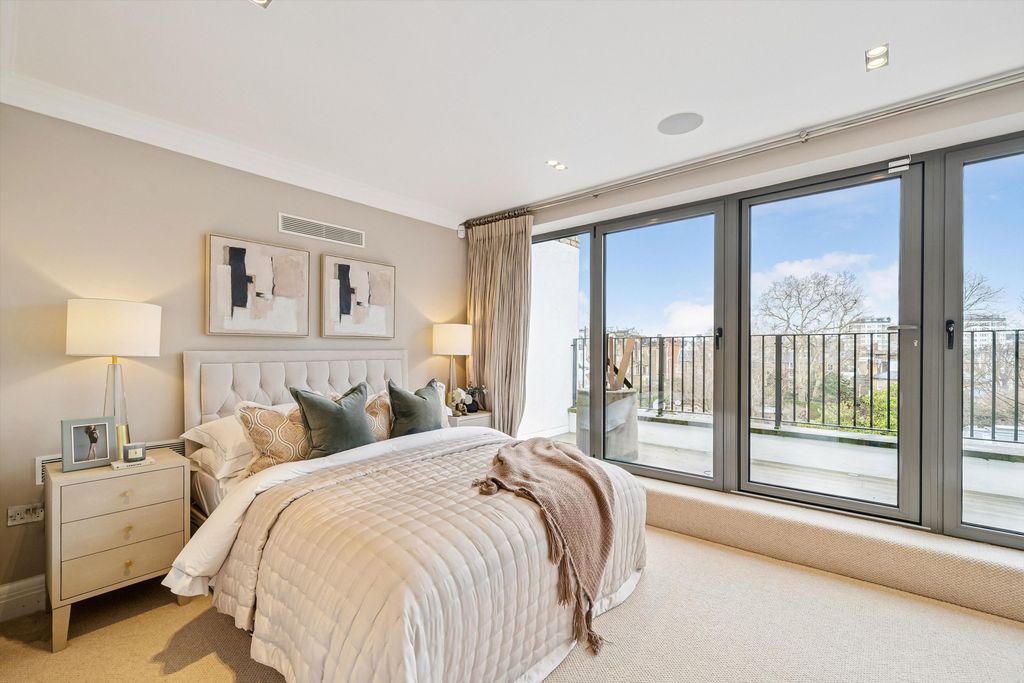 Additional image 22 of 8 bed terraced house to rentCheyne Walk & Cheyne Mews, London SW3