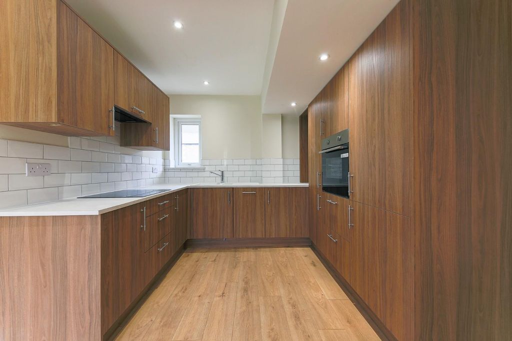 Property photo 2 of 21 Kitchen/Dining Area