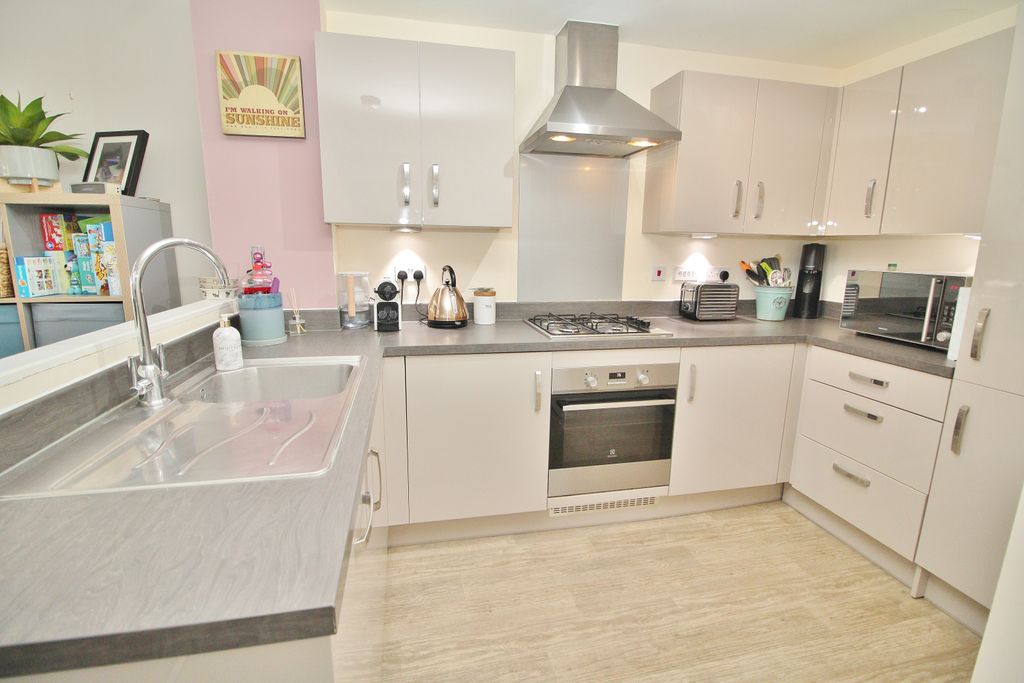 Property photo 3 of 21