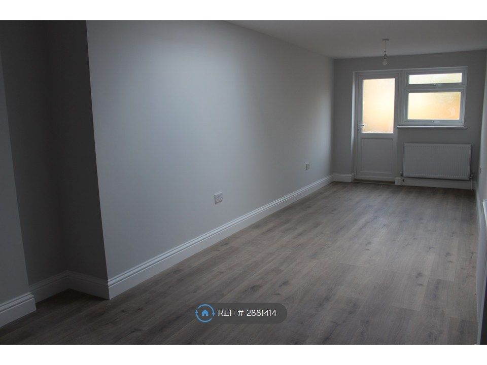 Property photo 3 of 9 Very Large En-Suite Ground Floor