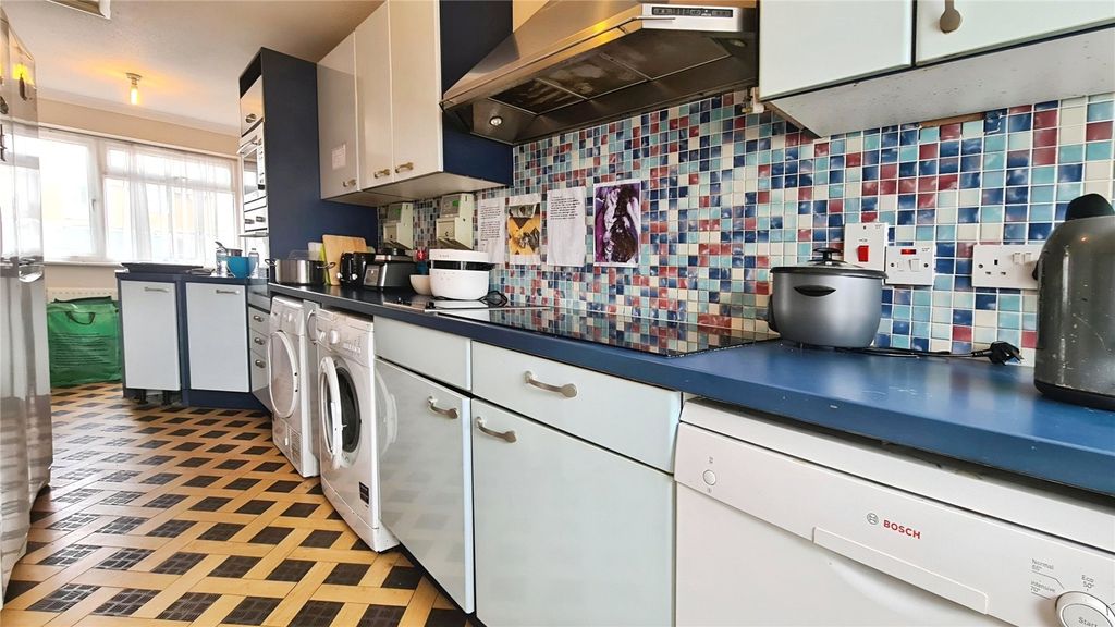 Property photo 3 of 8 Picture No. 14