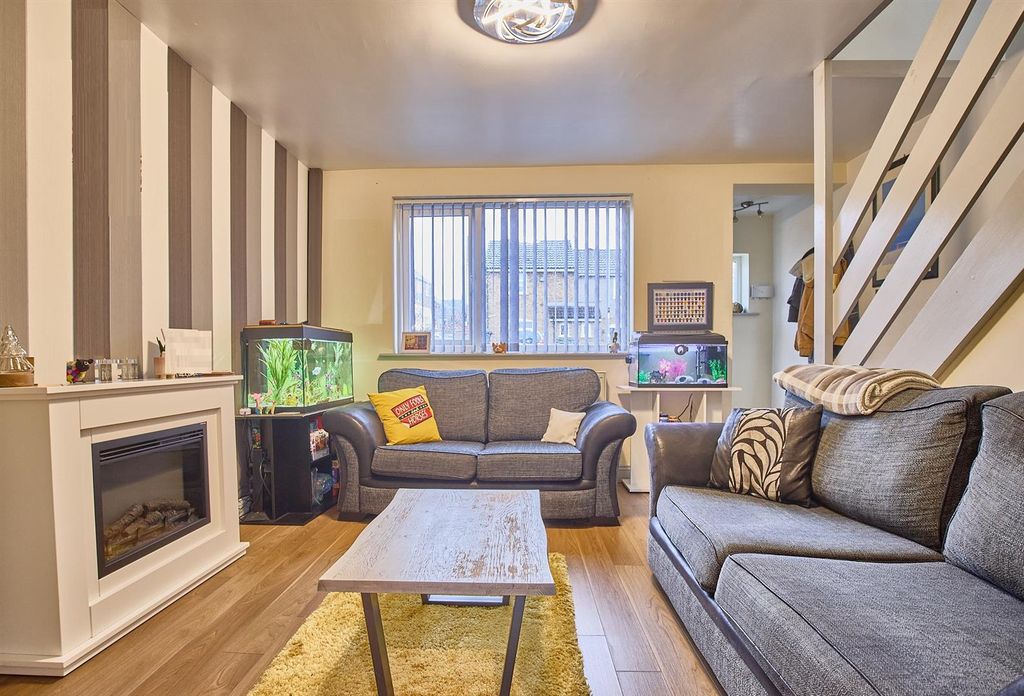 Property photo 2 of 10 Front Lounge