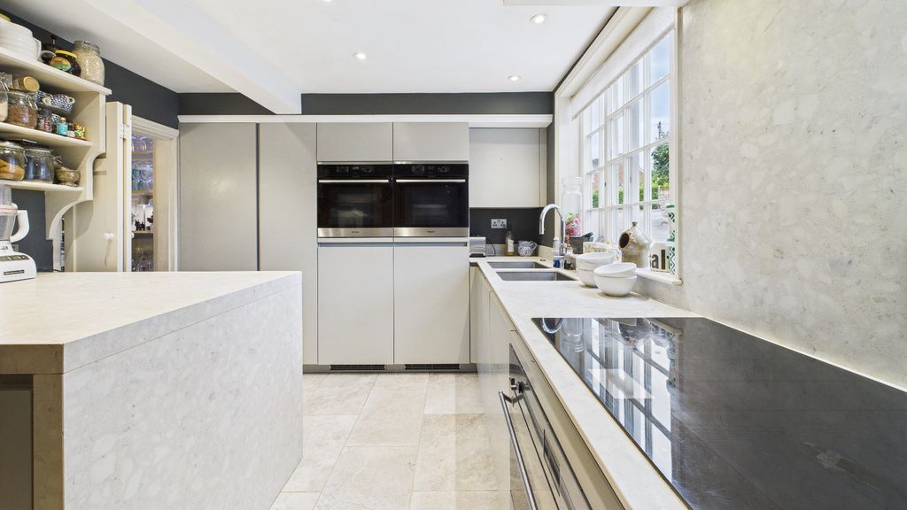 Property photo 2 of 47 4393165