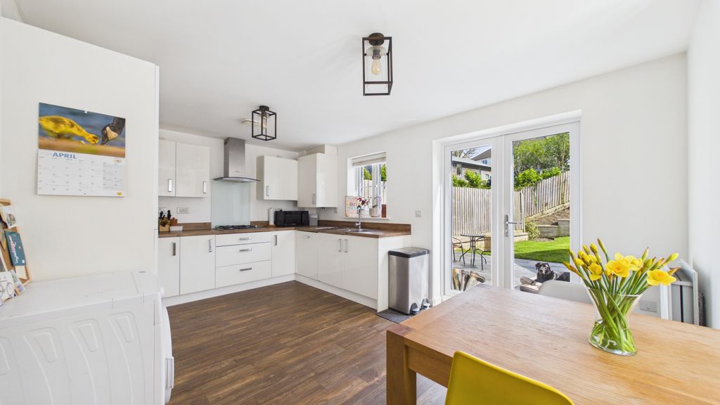 Property photo 3 of 19 Gallery