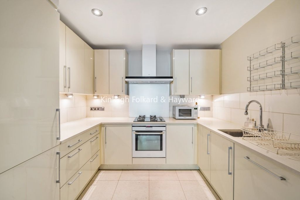 Property photo 3 of 10 5F256780-5Fc2-45c7-9