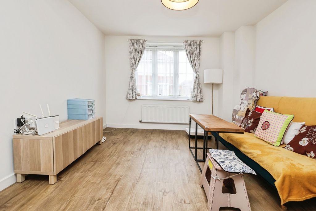 Property photo 3 of 19 Pbox-Img.Jpg