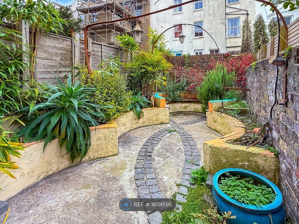 Property photo 2 of 7 Private Garden