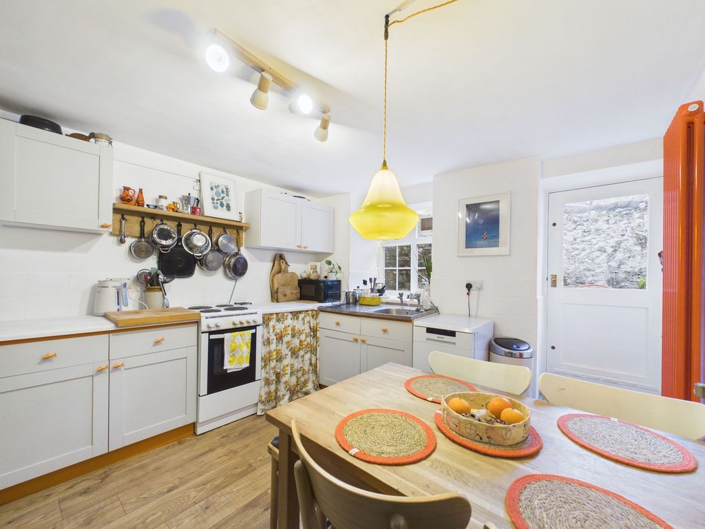 Property photo 3 of 32 Dining Kitchen