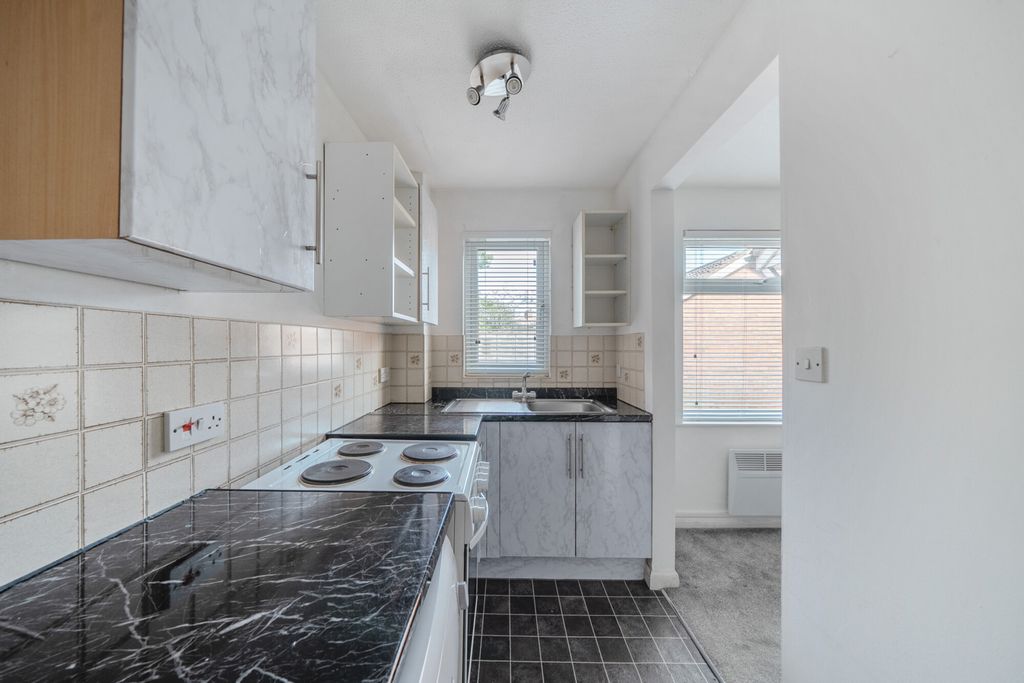 Property photo 3 of 17 1317904-14-685Ec5...