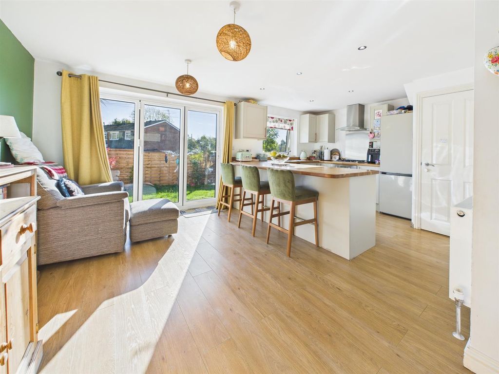 Property photo 2 of 12 Cam05510G0-Pr0097-Still003.Jpg