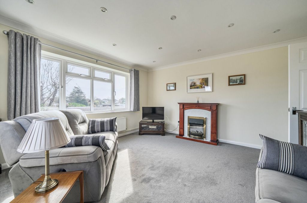 Property photo 3 of 18