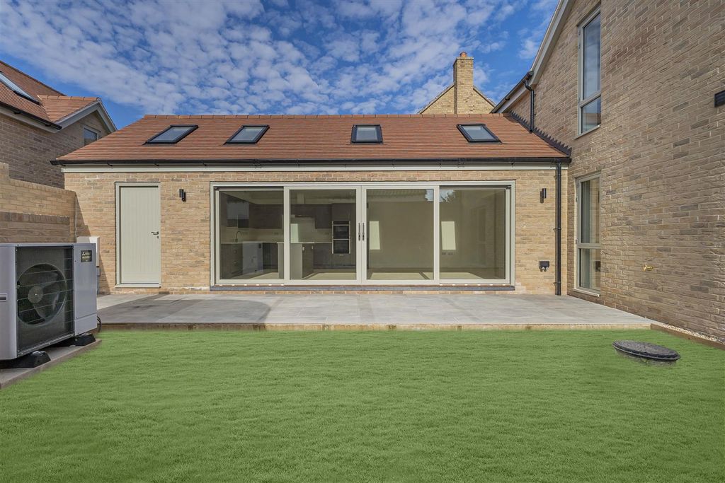 Property photo 3 of 24 2_65120.Jpg