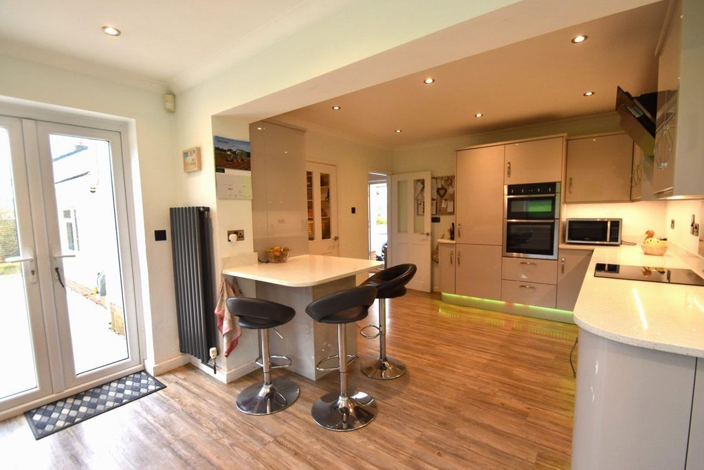 Property photo 2 of 17 Nomansland Seddons