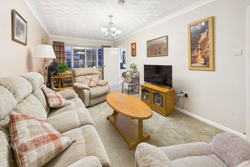 Property photo 2 of 17