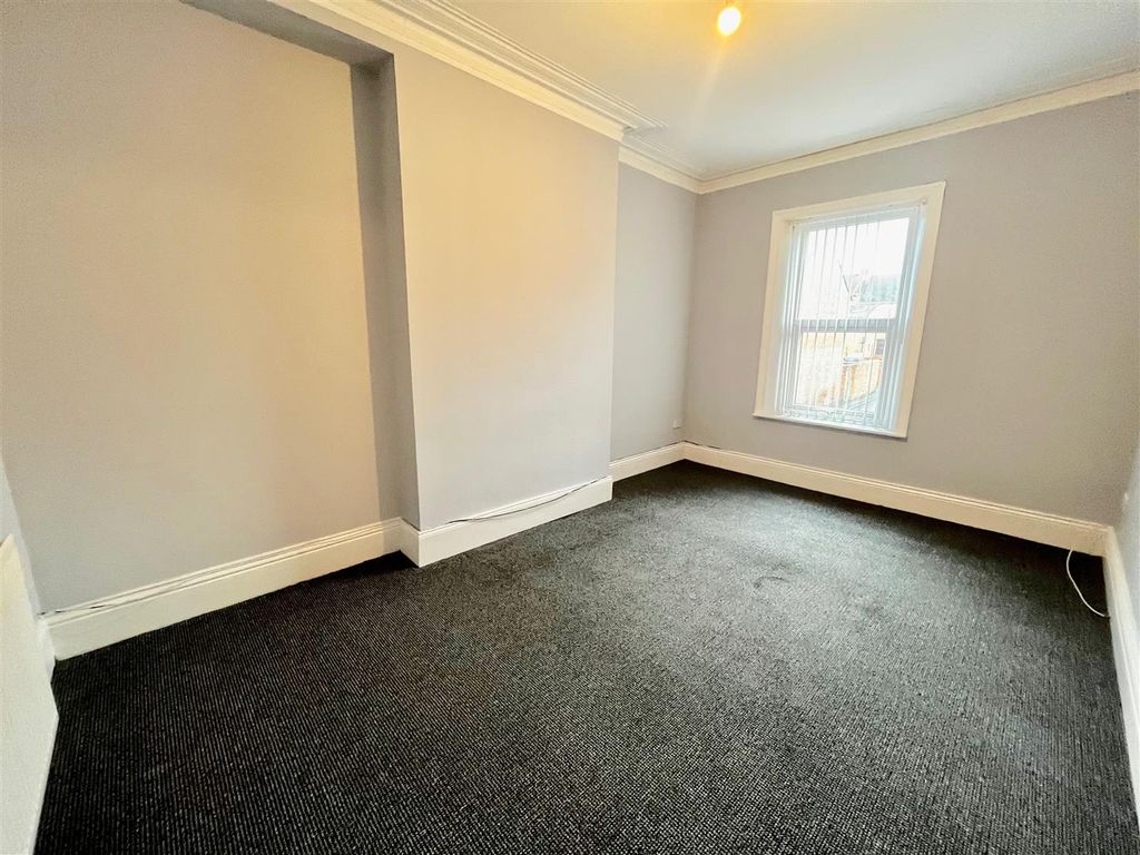 Property photo 3 of 13 Lounge