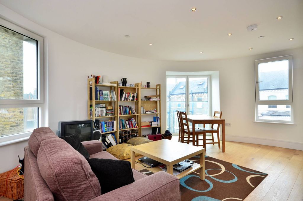 Property photo 2 of 6