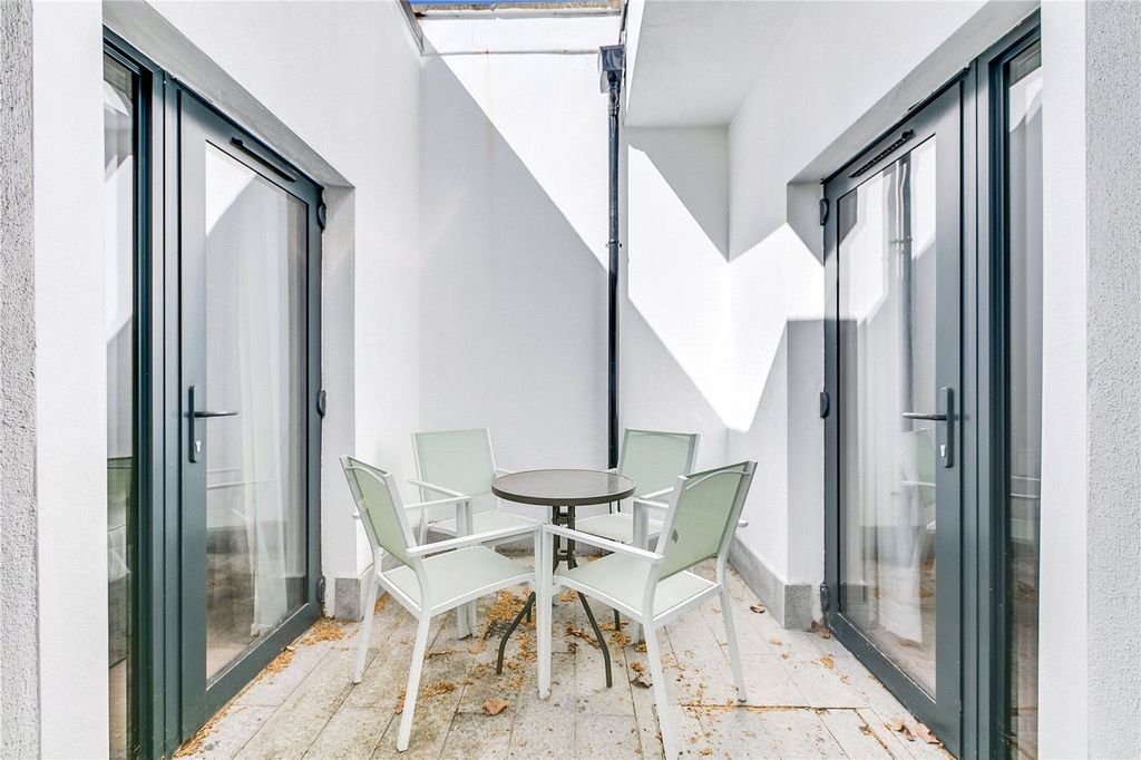 Property photo 3 of 8