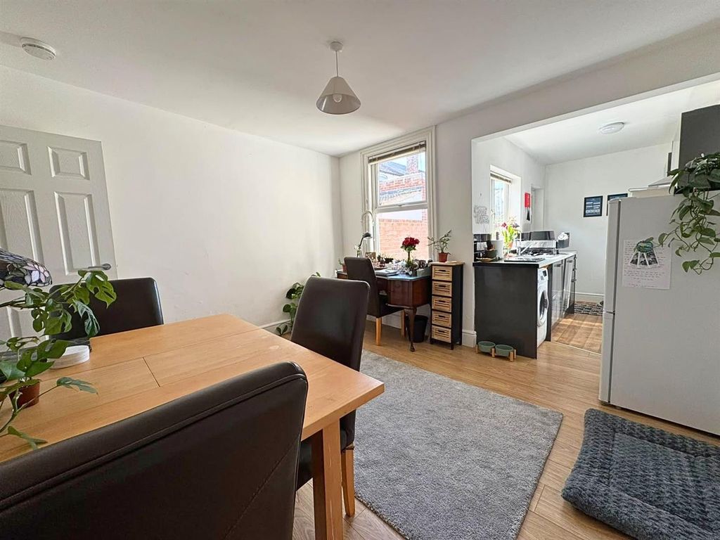 Property photo 3 of 11 Dining Room