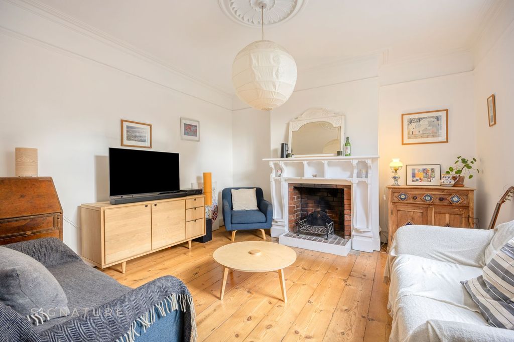 Property photo 2 of 26