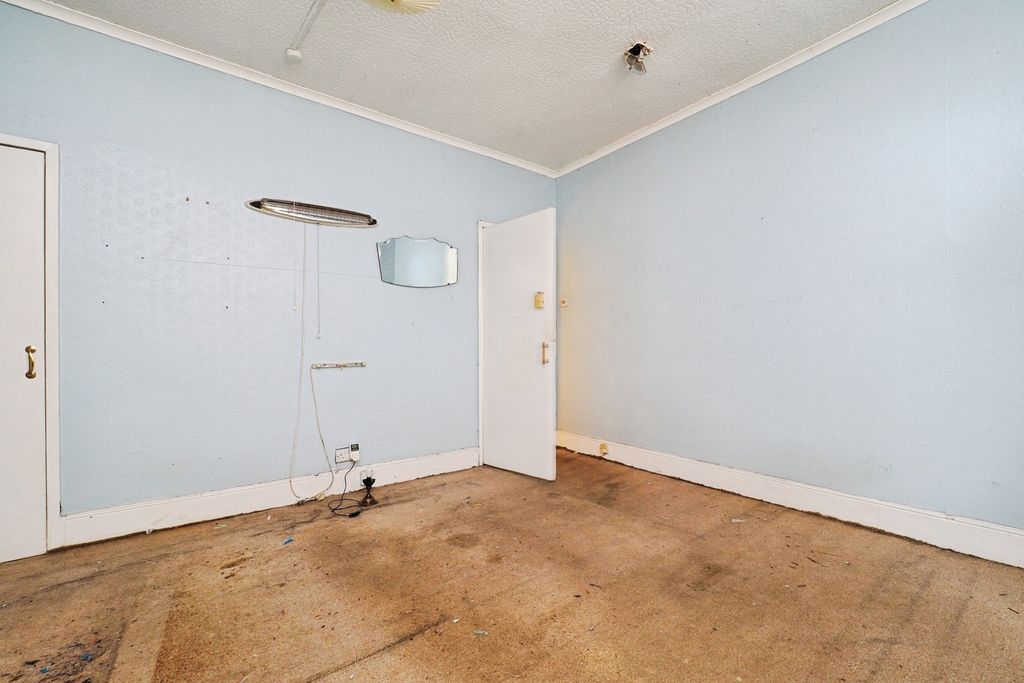 Property photo 3 of 17 Photo